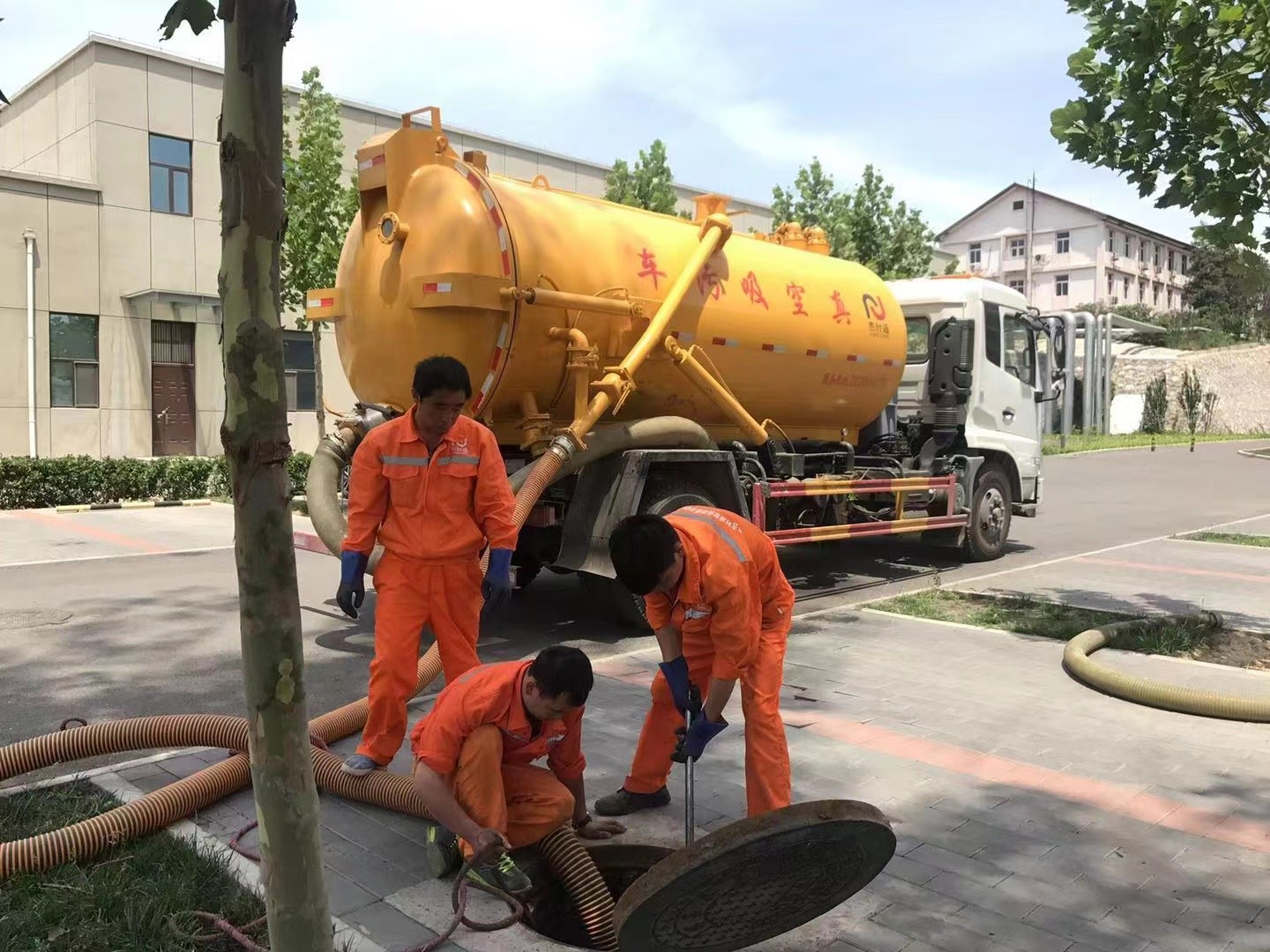 高安化粪池清理与5-8吨吸粪车施工效率分析
